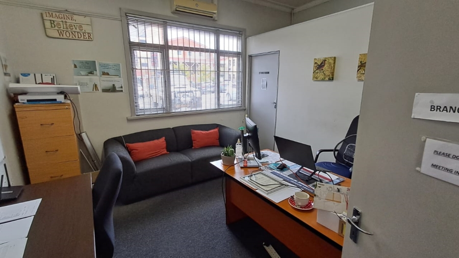 To Let commercial Property for Rent in Vincent Eastern Cape